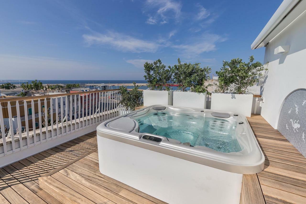 Attico Sul Porto Antico Apartment Monopoli Bagian luar foto
